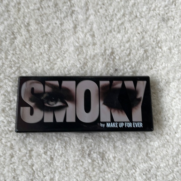 Make Up For Ever Smoky Palette - Picture 2 of 3